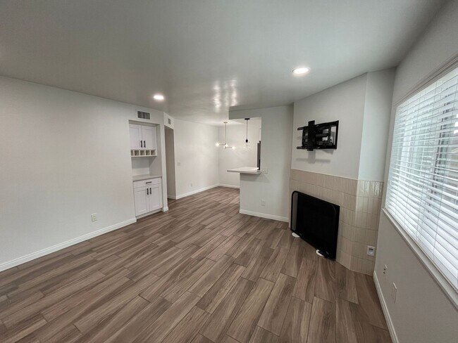 Building Photo - M76 - Rego