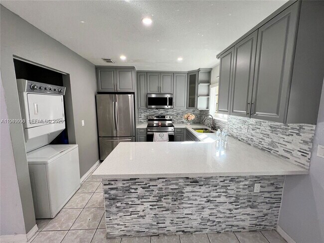 Building Photo - 10644 NW 87th Ct