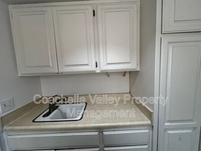 Building Photo - 40588 Clover Ln