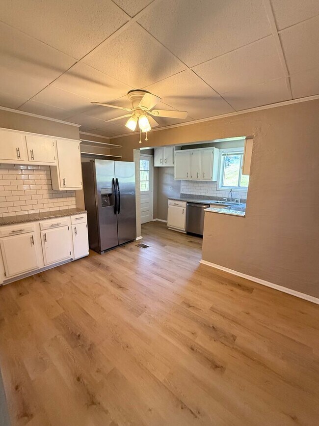Building Photo - 3 Bed, 1.5 Bath in Overbrook/ Brookline for rent- Huge yard and great layout!