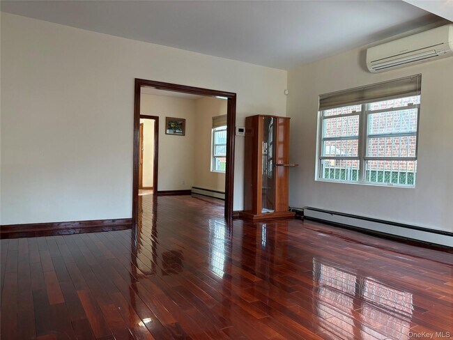 Building Photo - 51-15 Bowne St