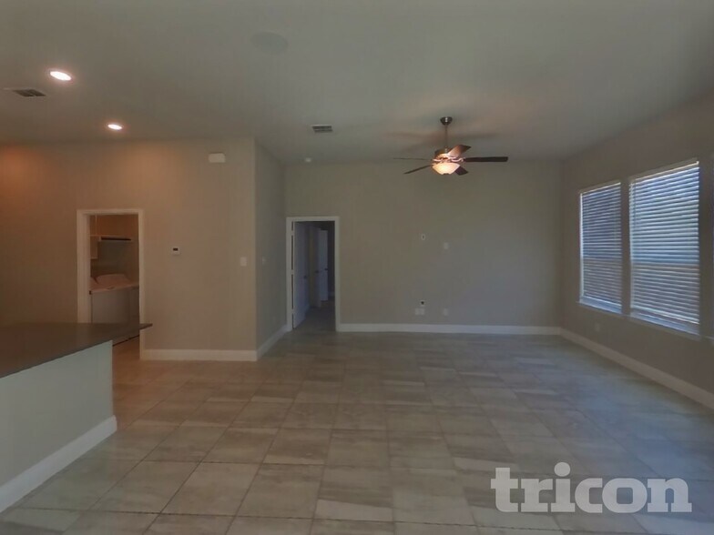 Building Photo - 1340 Beach Dr