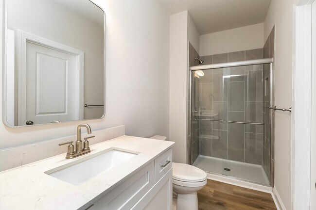 Building Photo - Beautiful 4BR 2.5BA Home w/ Full Appliance Kitchen • Garage Parking •