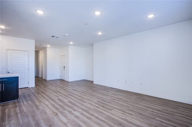 Building Photo - 2555 Hampton Rd