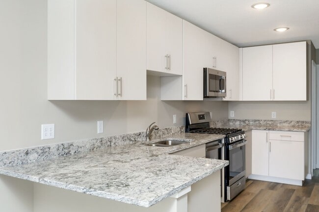 Building Photo - Like New, for RENT 3bd 3ba 2 car attached garage END UNIT available June 01