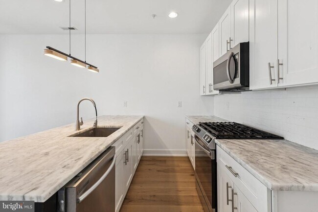 Building Photo - 2820 Livingston St