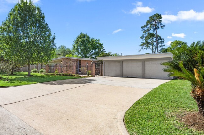 Building Photo - 10310 Mayfield Rd
