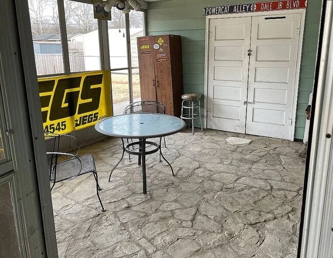 Building Photo - 2401 Brockman St