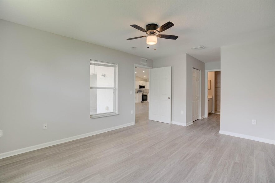 Building Photo - 9242 Roan Ln