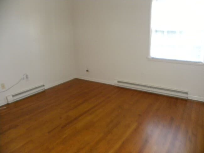 Building Photo - 8 Mosby Ct