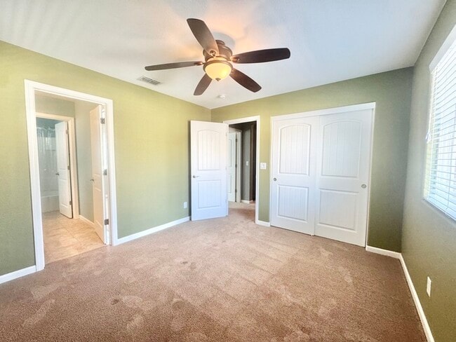 Building Photo - 72 Crystalwood Cir