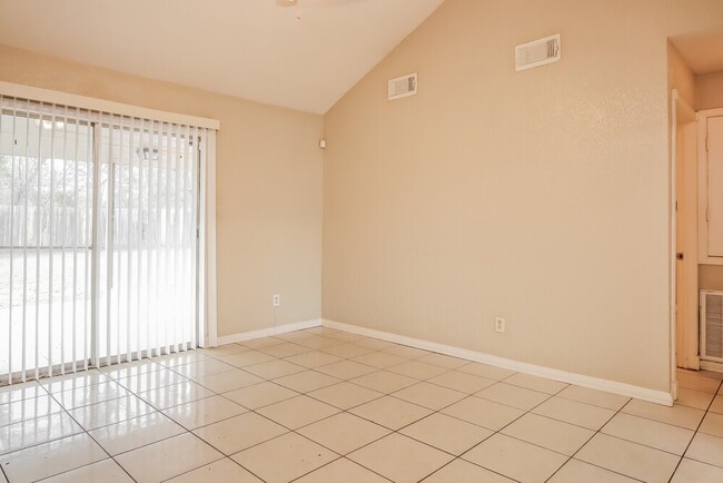 Building Photo - 2007 Deerhurst Ln