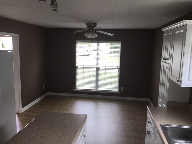 Building Photo - Private Back Yard - Walking Distance to Columbia Middle School & Grovetown High