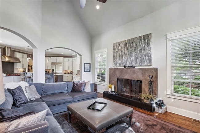 Building Photo - 6285 Aberdeen Dr NE