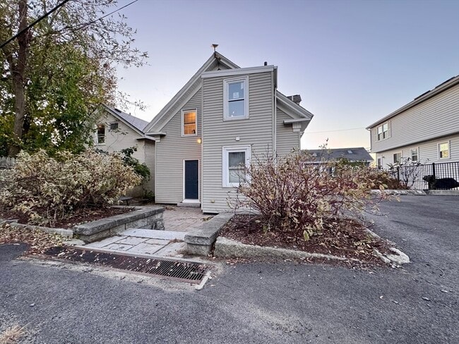 Building Photo - 7 Hardy St