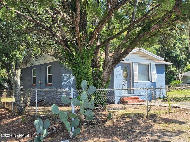Building Photo - 1305 E 30th St