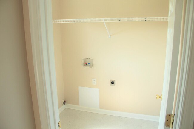 Building Photo - 107 Enchanted Way