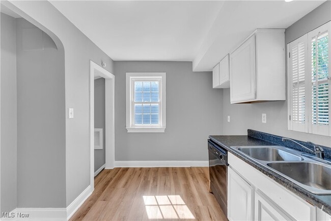 Building Photo - 874 E 232nd St