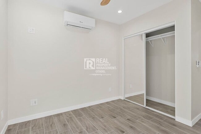 Building Photo - 940 E Anahurst Pl