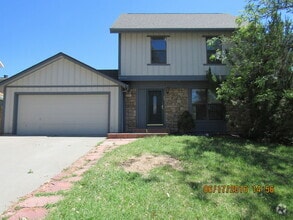 Building Photo - Two story home!