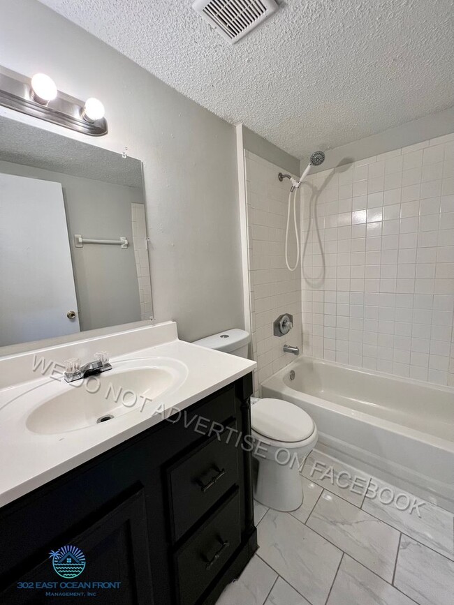 Building Photo - Adorable, fully renovated 3 bedroom / 1 ba...