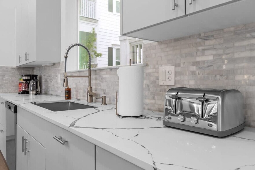 Building Photo - 2103 McGowen St