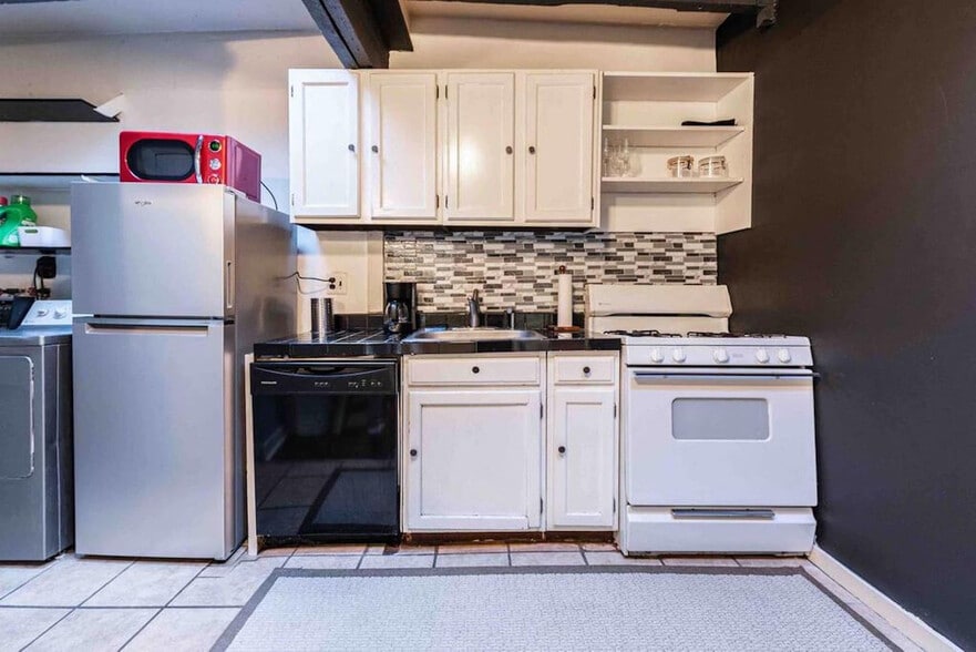 Building Photo - 1136 Rodman St