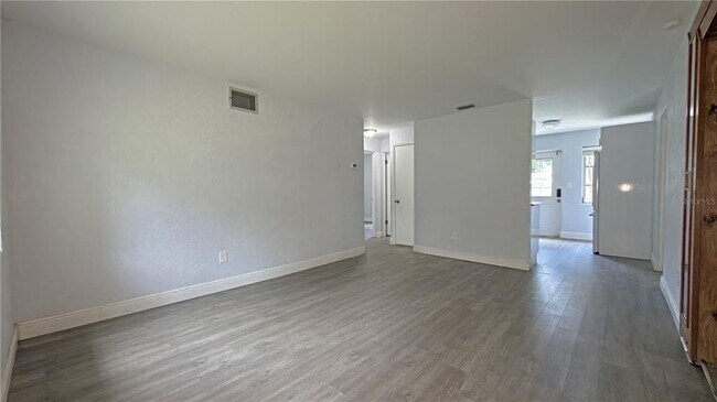 Building Photo - 126 Palm Dr