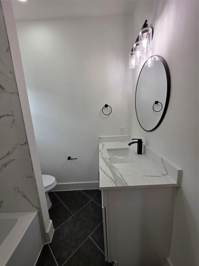 Building Photo - 1407 Odd Fellow St