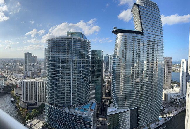 Building Photo - 475 Brickell Ave