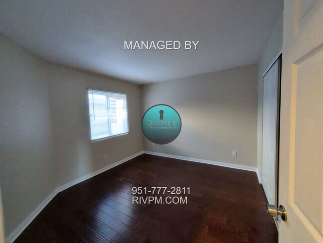 Building Photo - Modern Corona Condo with Garage!