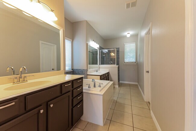 Building Photo - 9900 Concord Dr