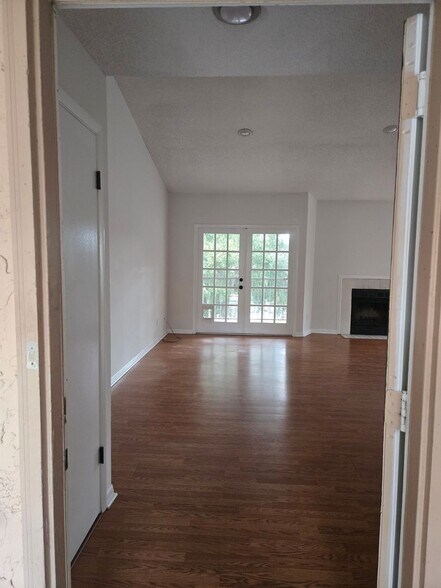 Primary Photo - 670 Sandy Neck Ln