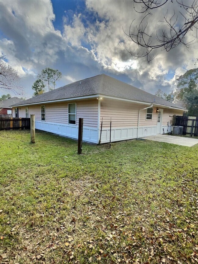 Building Photo - 8100-8104 Exchange St