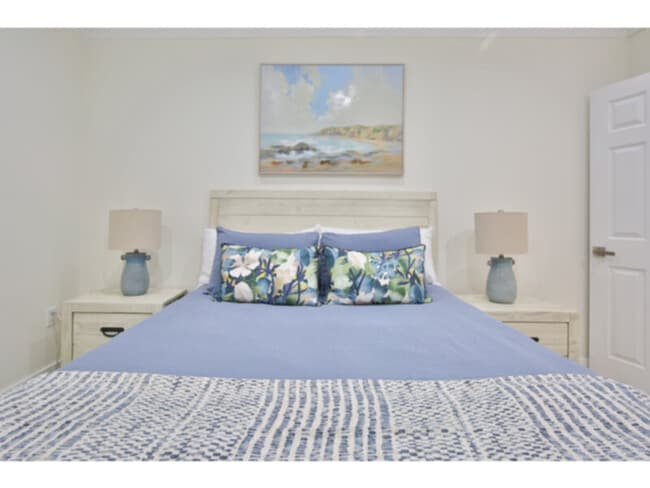 Building Photo - Completely Renovated 1/1 Apartment Downtown Sarasota