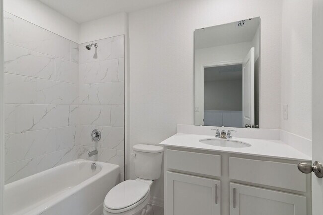 Building Photo - 1108 Elm Dr