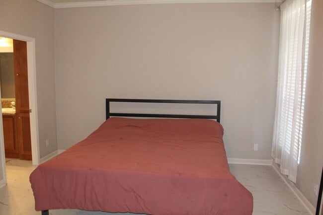 Building Photo - 3 Bed 2 Bath Home for Rent in Anza on 2 plus acres