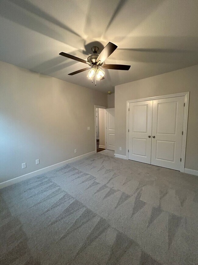 Building Photo - Beautiful Modern Home in Pea Ridge!