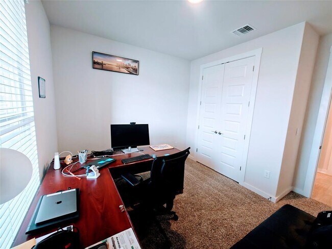 Building Photo - 228 Mystic Cyn Ln