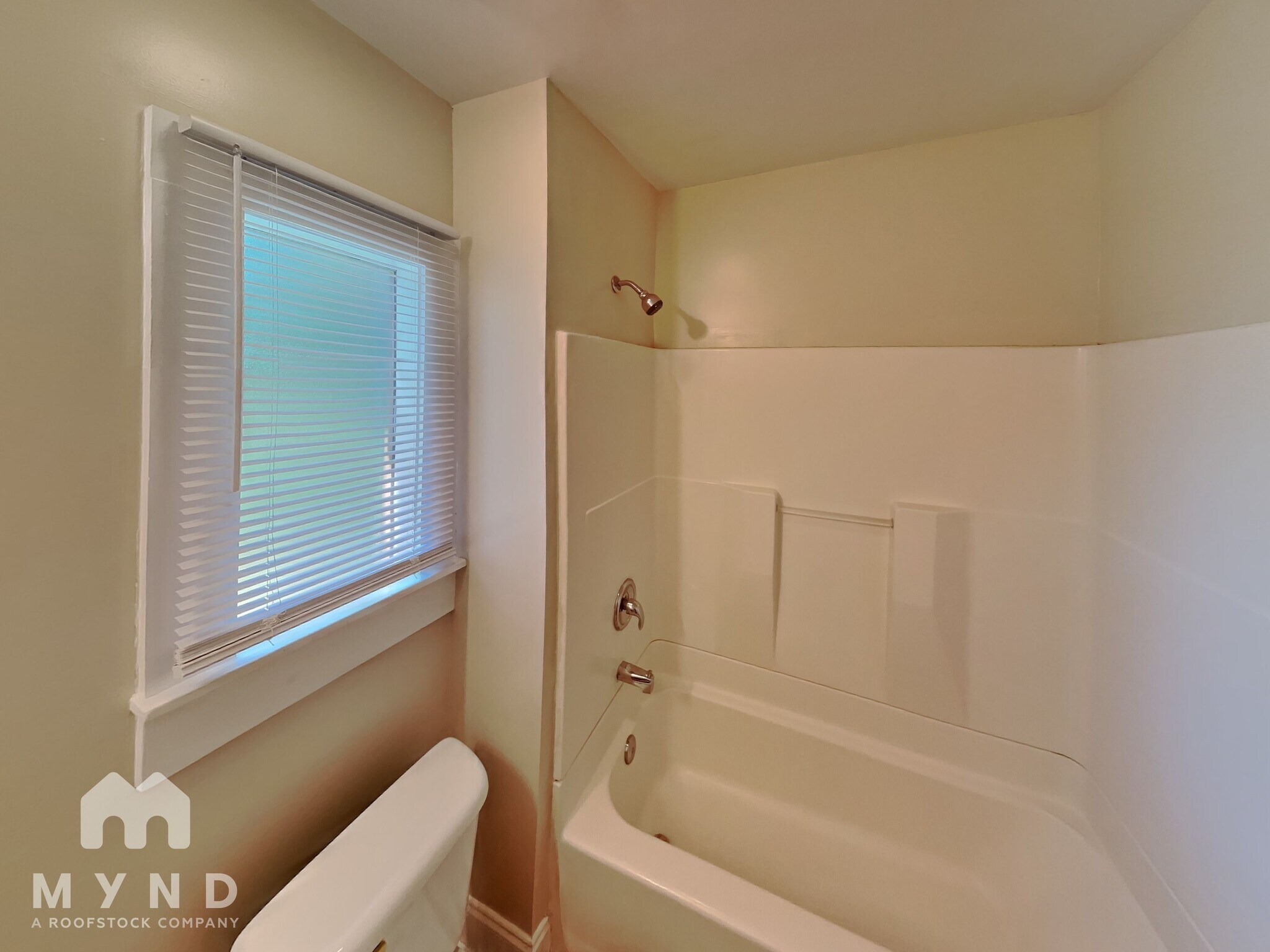 Building Photo - 2632 Shamrock Dr