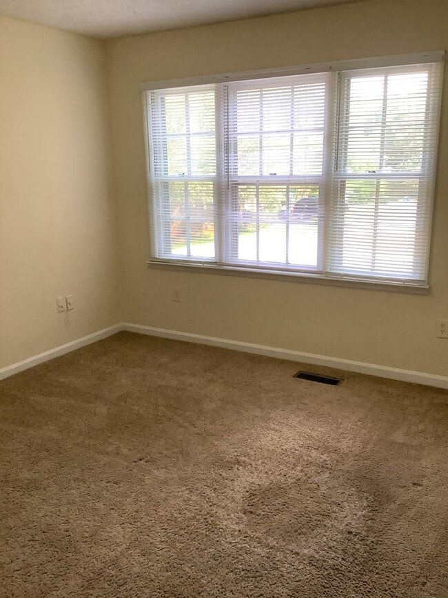 Building Photo - SLEEPY CREEK DR - 270/272