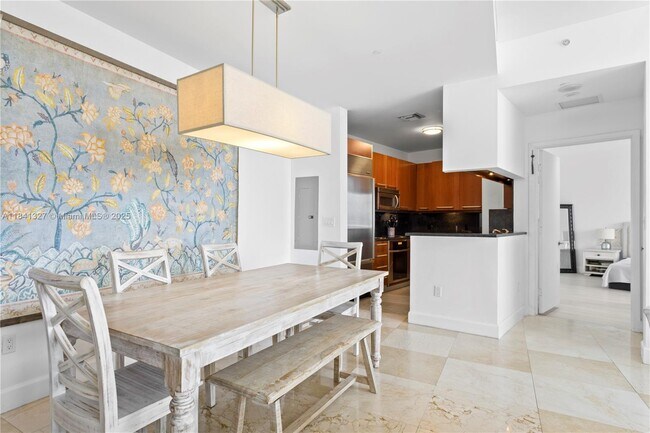 Building Photo - 901 Brickell Key Blvd