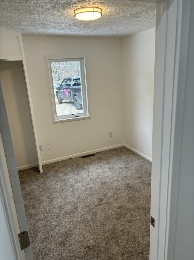 Building Photo - 3 bedroom in Greenville