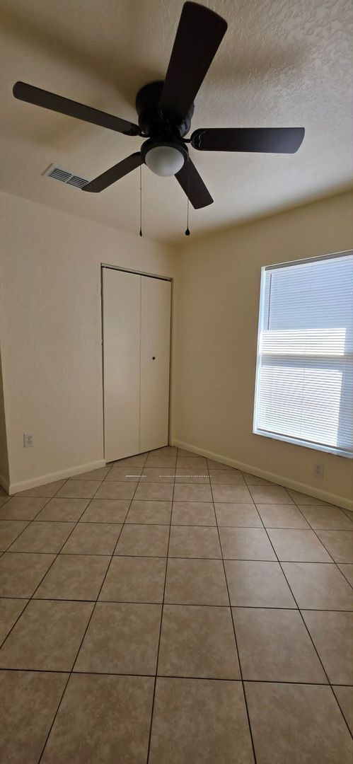 Building Photo - Spacious 2-bedroom, 1-bath apartment available now!