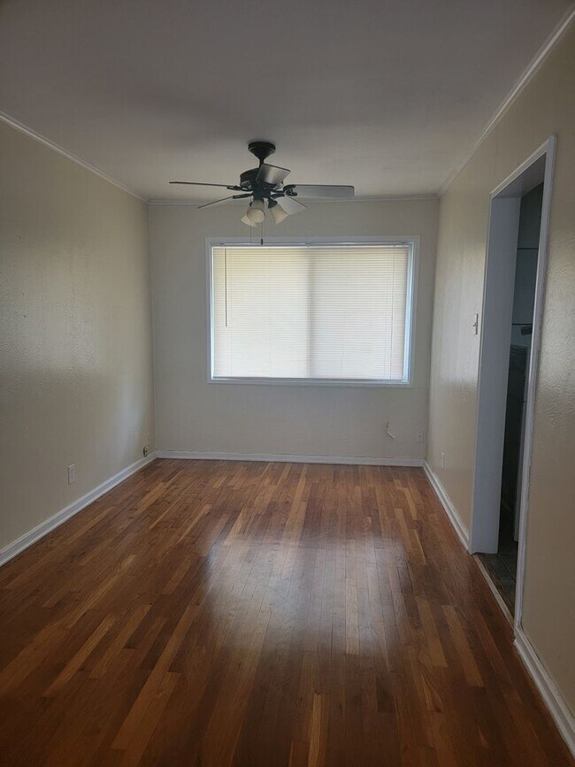 Building Photo - South Highlands 2bed/1bath