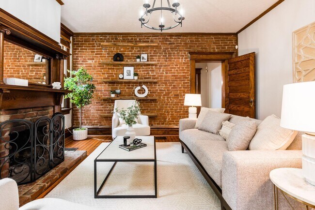 Building Photo - 104 Thurman Ave