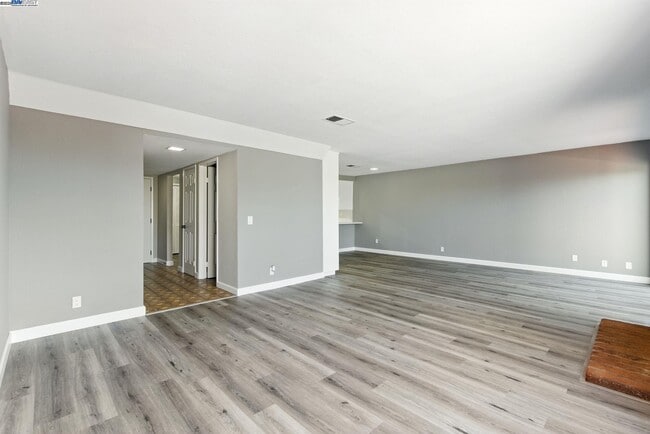 Building Photo - 81 Mountain Valley St