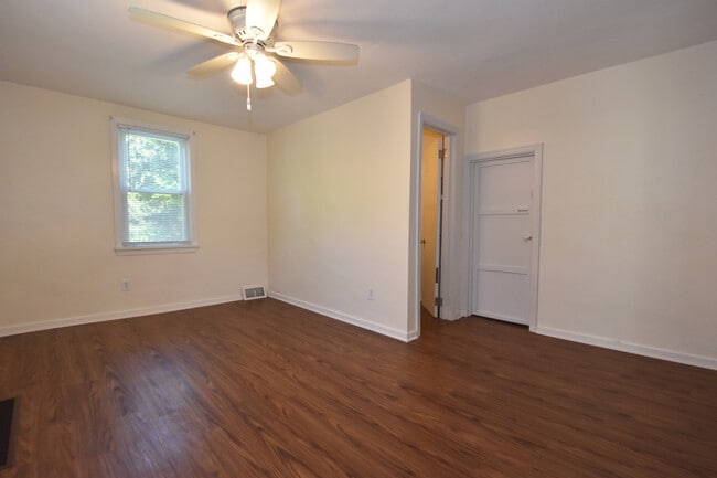 Living Room - 1021 Joseph St