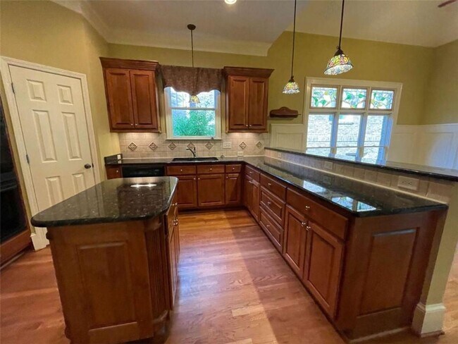 Building Photo - 1378 Greencrest Ct SW