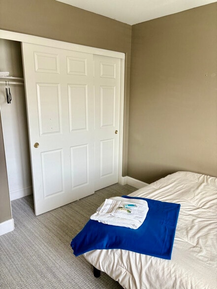 Building Photo - 1 I Ave